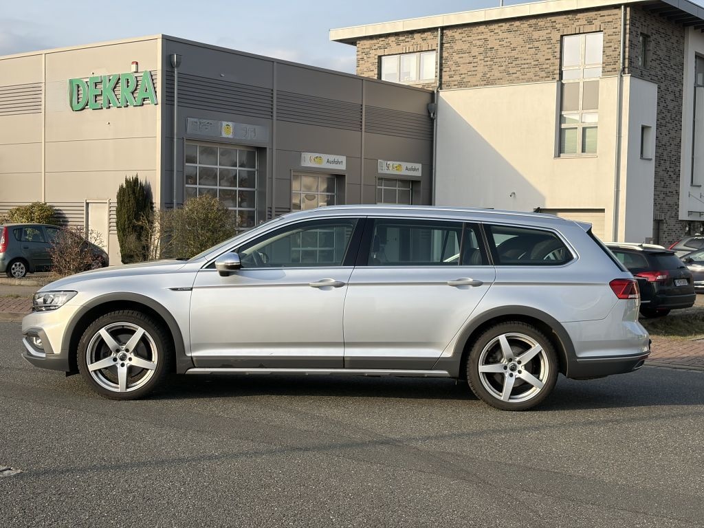 Volkswagen Passat Variant 2.0 TDI SCR DSG 4Motion Alltrack foto 2