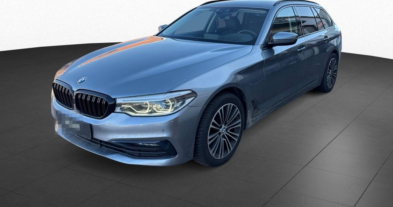 BMW 530d xDr T Sport  AdLED,Kam,HUD,LivePro,18",Hifi foto 3