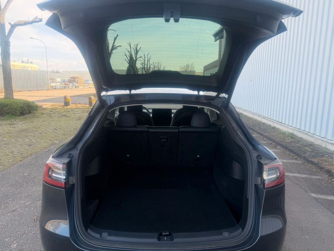 Tesla Model Y Long Range Dual AWD 1.Hand foto 5
