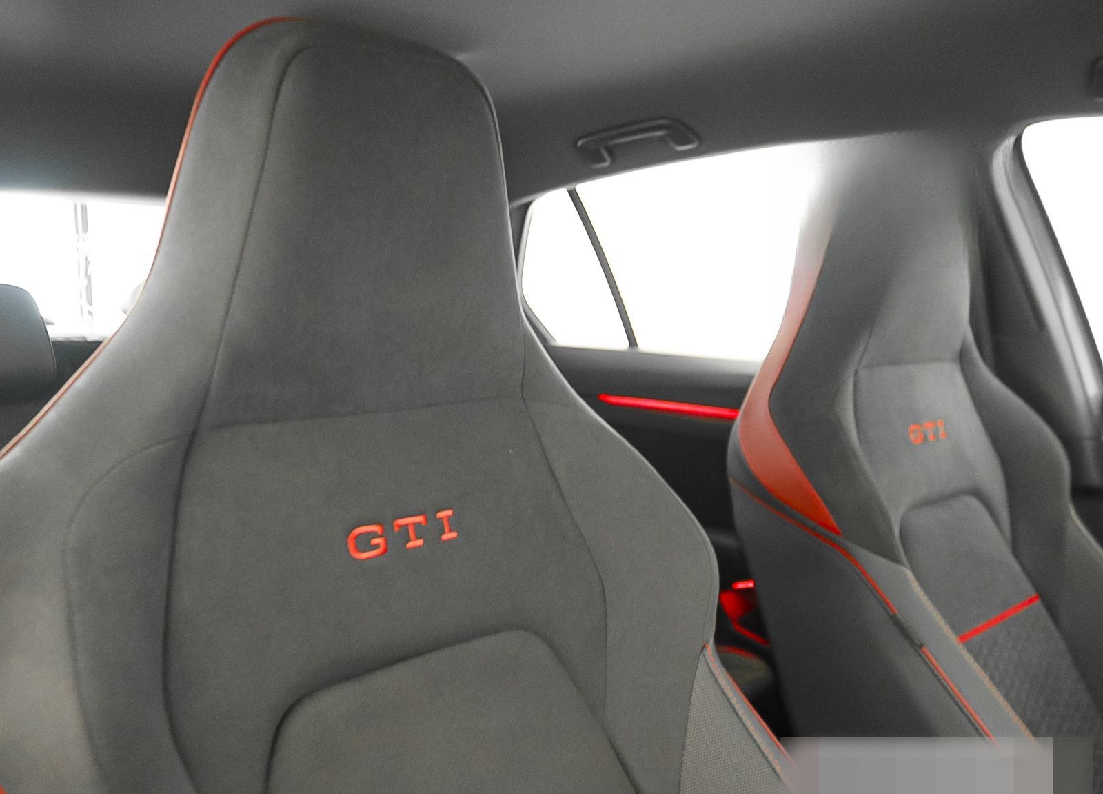 Volkswagen Golf VIII GTI Clubsport 2.0 TSI LED+ Navi ParkPi foto 14