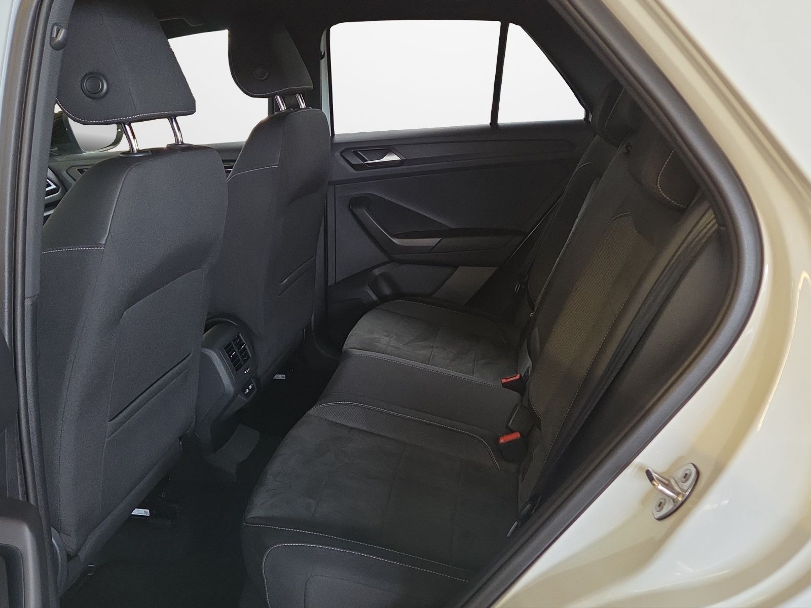 Volkswagen T-Roc 2.0 TDI DSG R-Line LED AHK Navi Kamera foto 12
