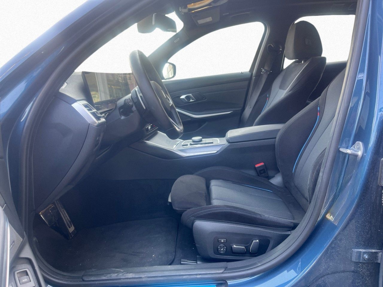 BMW 330e xDrive M-Sport Pano AHK H/K Leas 419,-oA foto 16