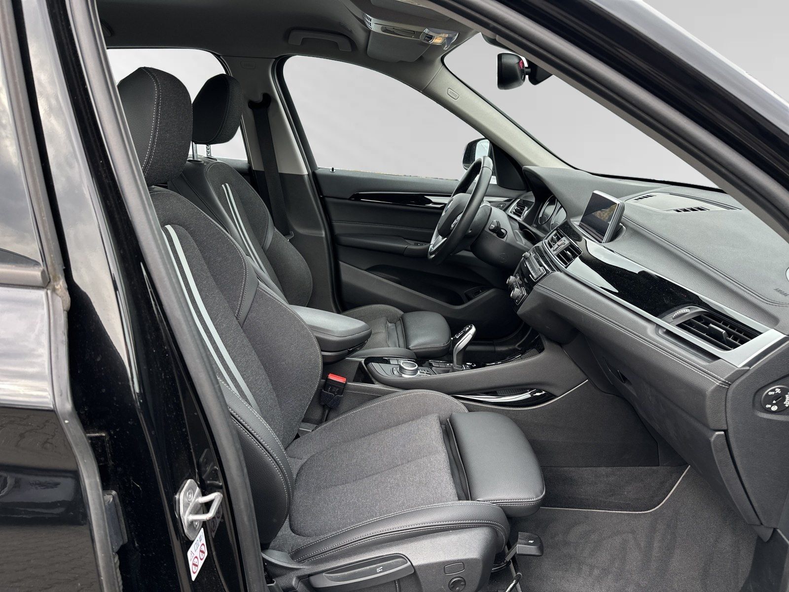 BMW X1 sDrive18d SportLine Aut.|Kamera|Sportsitz|LED foto 8