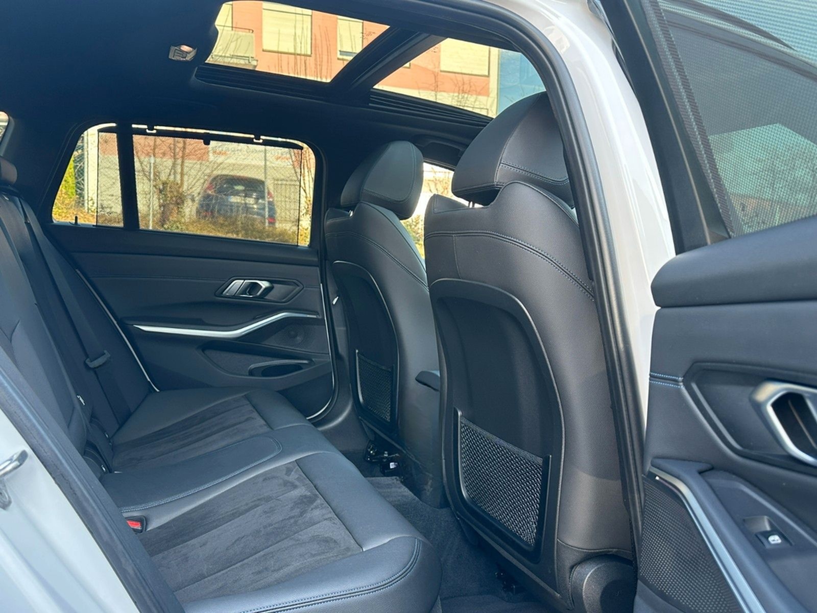 BMW 320iAT M-SPORT LC.PRO ACC KAMERA PANO AD.LED HUD foto 12