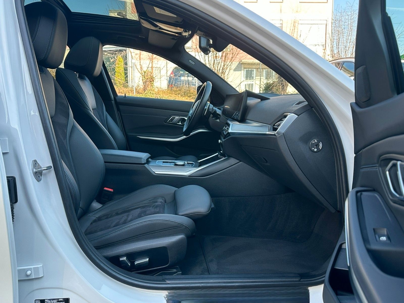 BMW 320iAT M-SPORT LC.PRO ACC KAMERA PANO AD.LED HUD foto 10