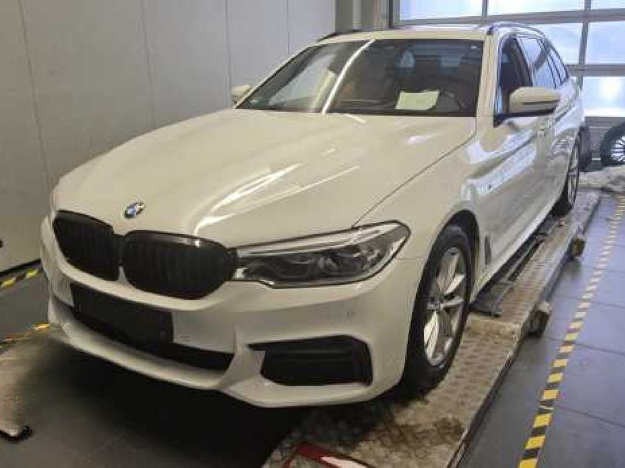 BMW 530d xDrive T MSPORT Pano,AHK,HUD,AdpLED,DA+,PA+ foto 3