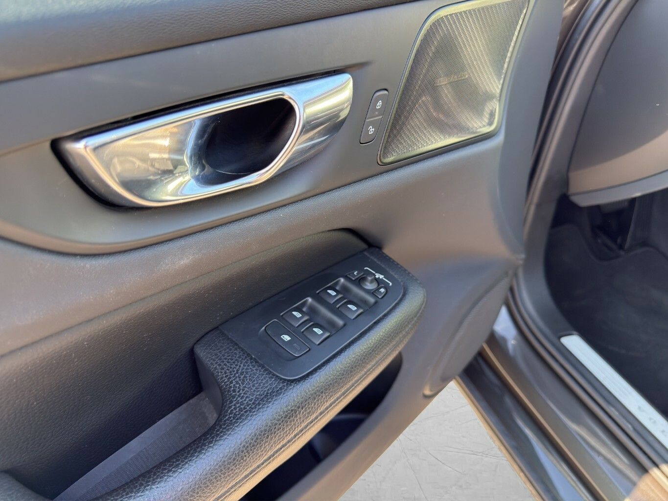 Volvo V60 B3 Benzin Momentum Pro foto 11