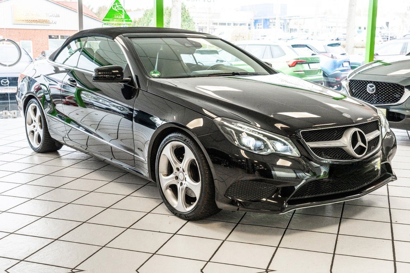 Mercedes-Benz E 200 Cabrio Automatik 184 PS LED Navi foto 2