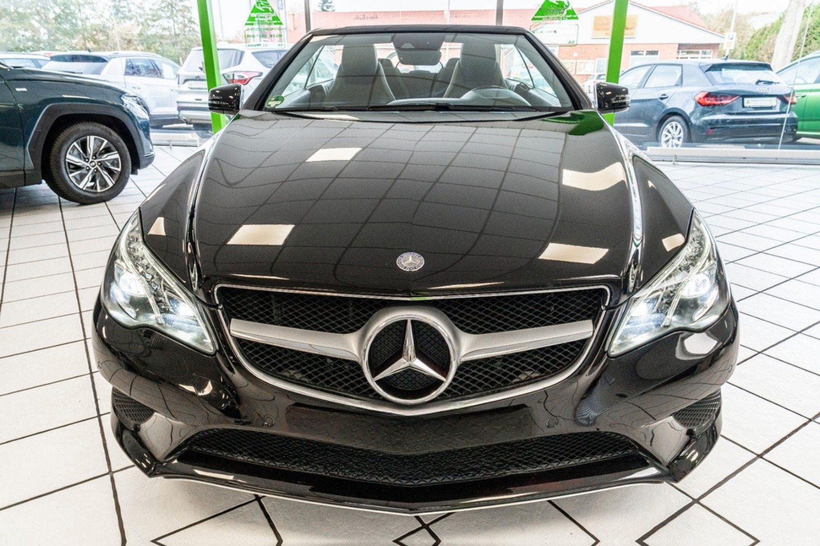 Mercedes-Benz E 200 Cabrio Automatik 184 PS LED Navi foto 3
