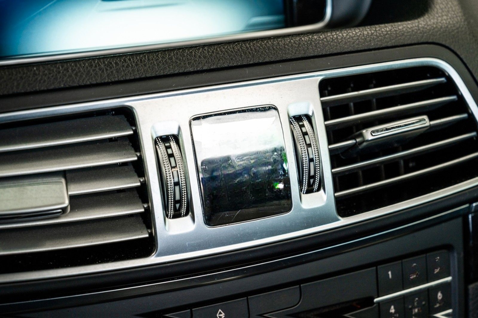 Mercedes-Benz E 200 Cabrio Automatik 184 PS LED Navi foto 22