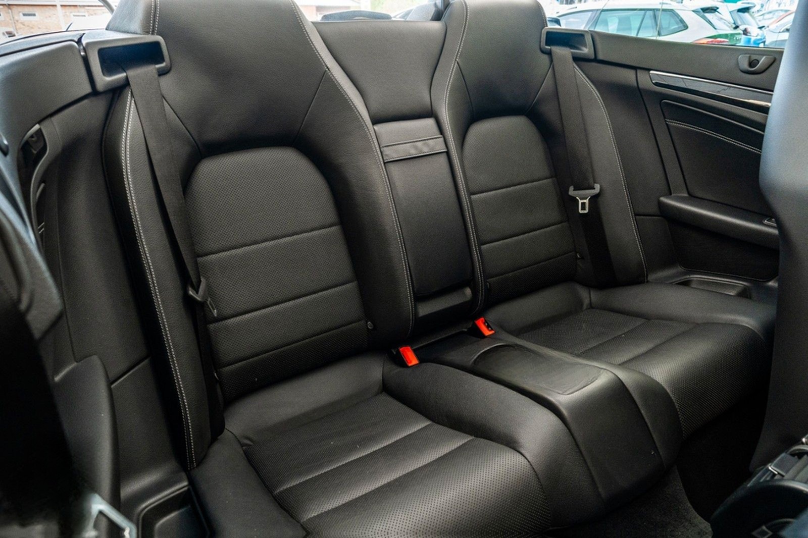 Mercedes-Benz E 200 Cabrio Automatik 184 PS LED Navi foto 30