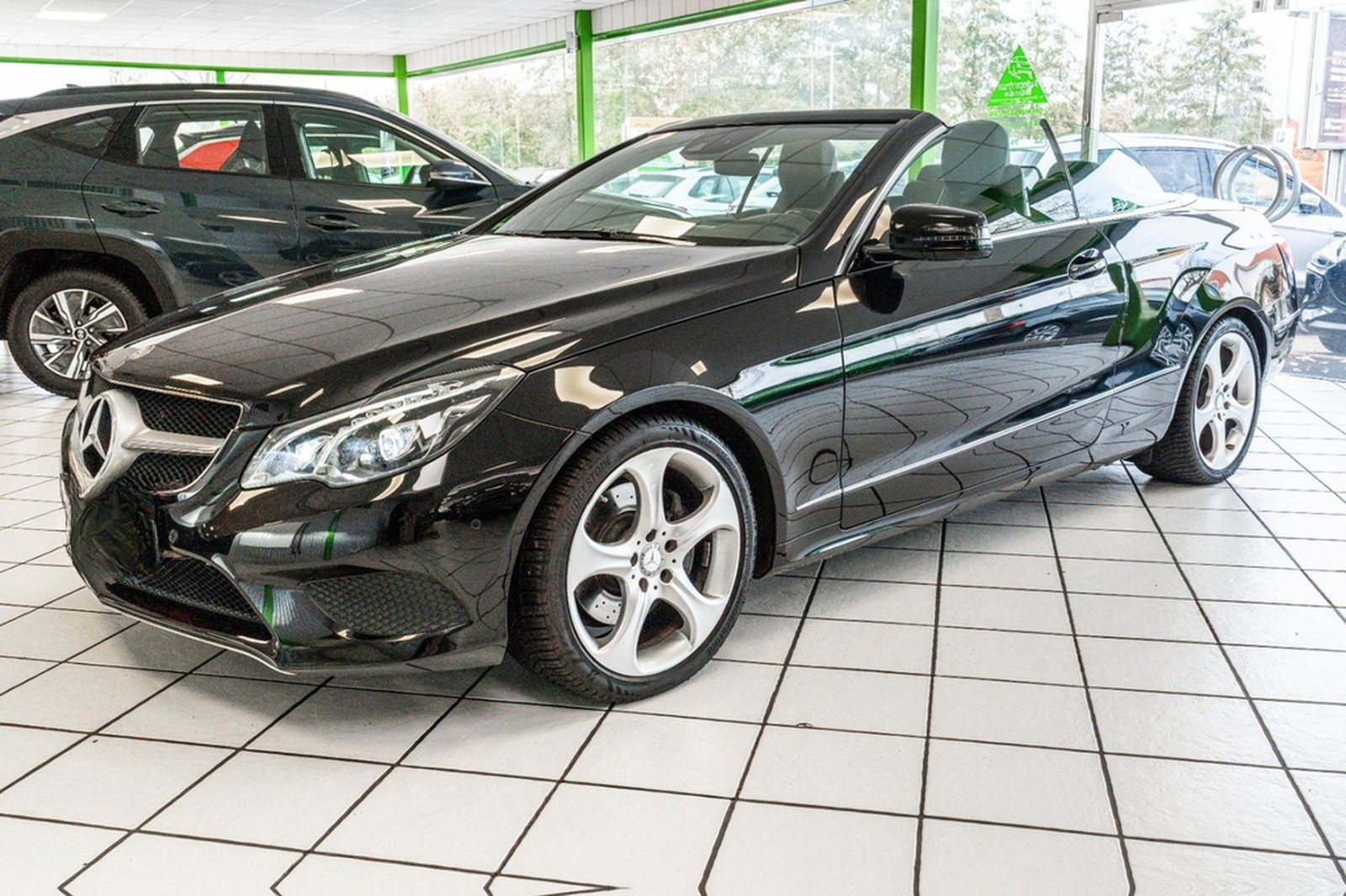 Mercedes-Benz E 200 Cabrio Automatik 184 PS LED Navi foto 4