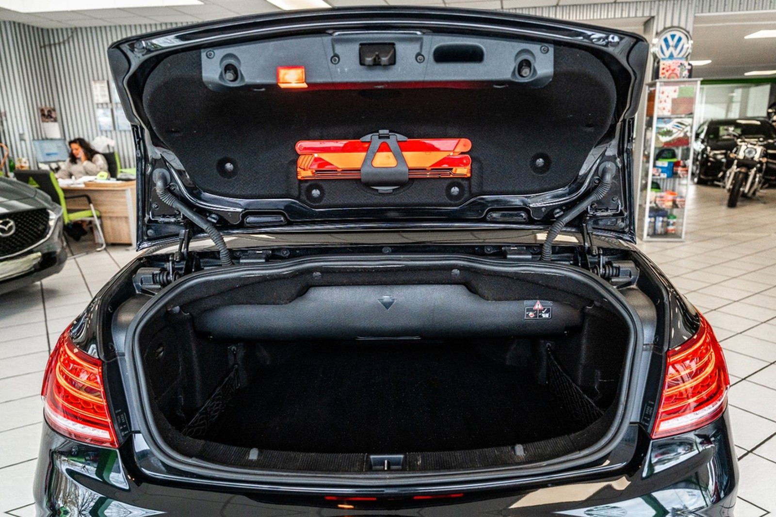 Mercedes-Benz E 200 Cabrio Automatik 184 PS LED Navi foto 32