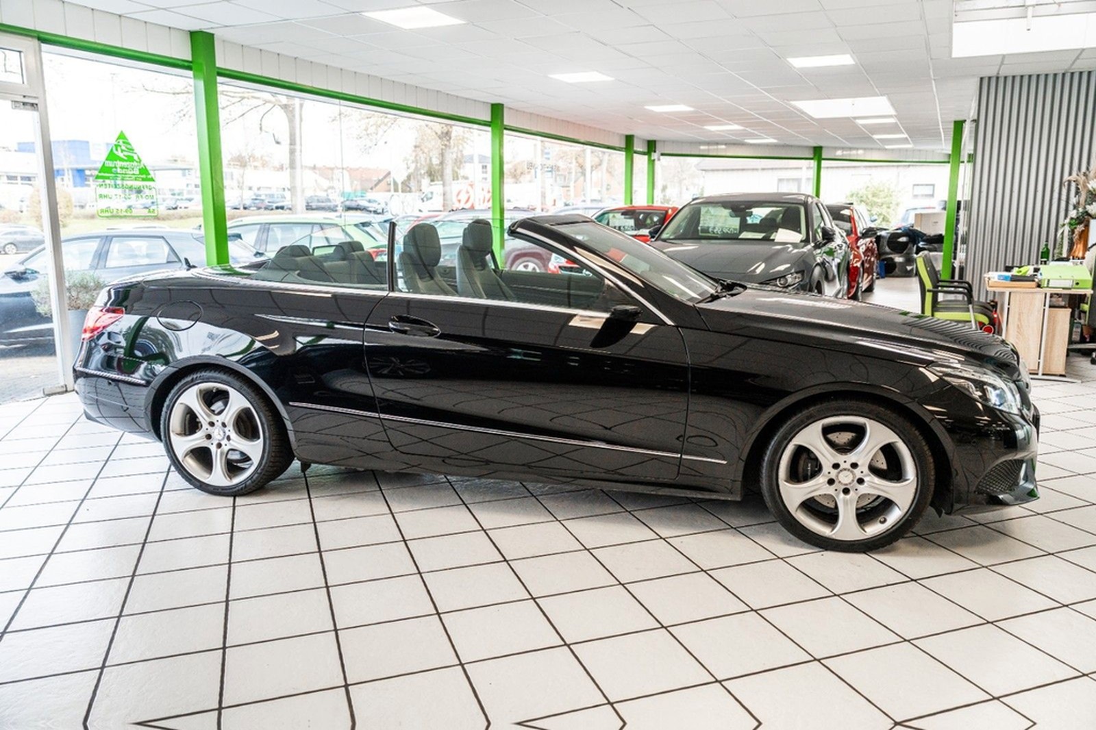 Mercedes-Benz E 200 Cabrio Automatik 184 PS LED Navi foto 6