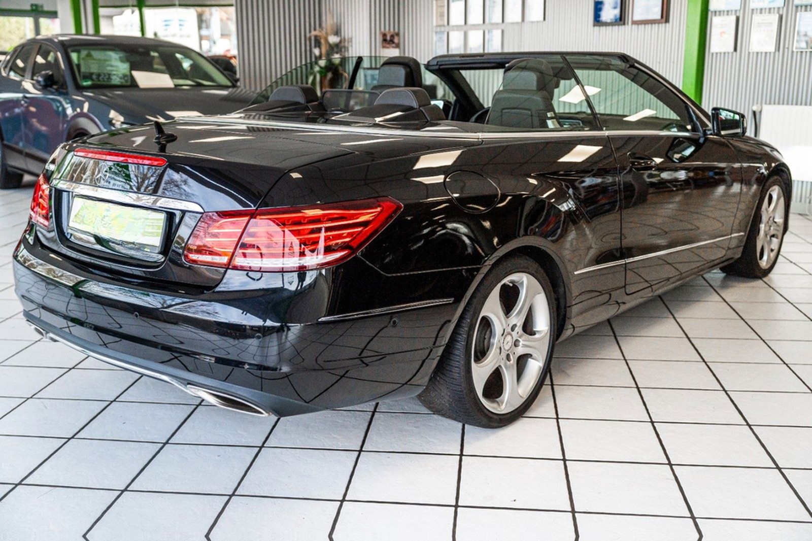 Mercedes-Benz E 200 Cabrio Automatik 184 PS LED Navi foto 7