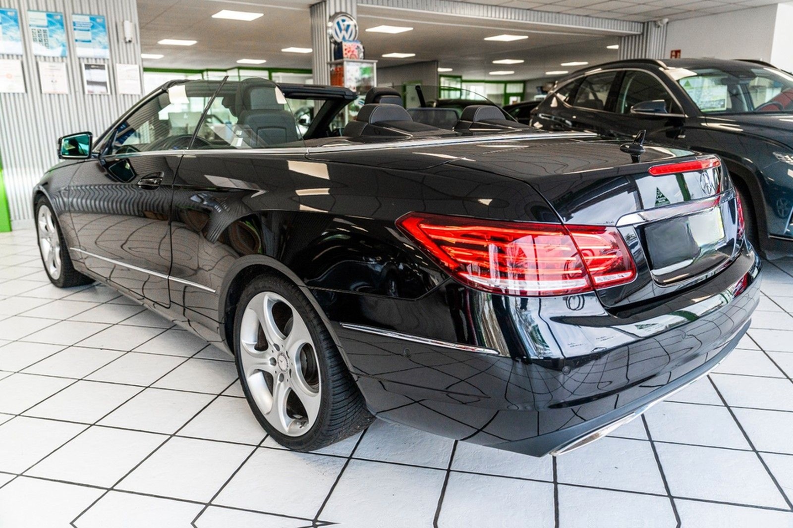 Mercedes-Benz E 200 Cabrio Automatik 184 PS LED Navi foto 8