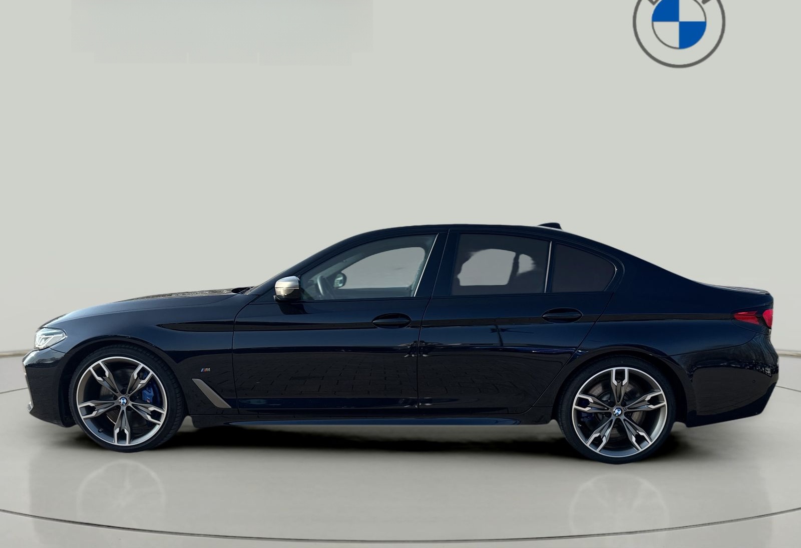 BMW M550i xDrive A Head-Up HK HiFi DAB WLAN GSD RFK foto 4