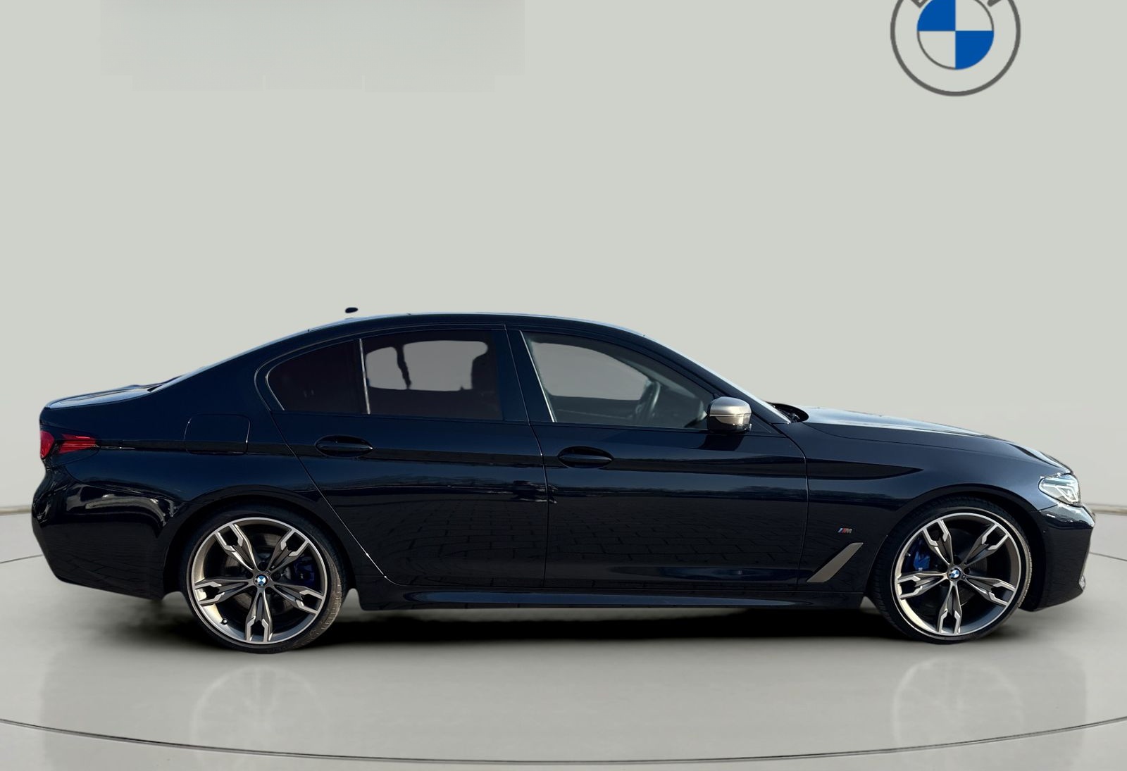 BMW M550i xDrive A Head-Up HK HiFi DAB WLAN GSD RFK foto 8