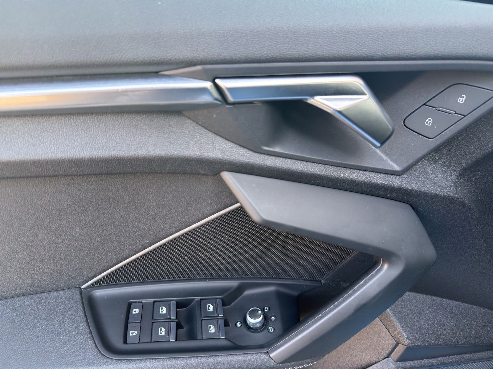 Audi S3 Sportback 2.0 TFSI quattro S-LINE/LED/SHZ/NAV foto 24