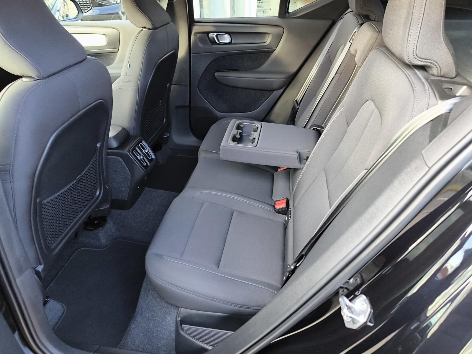 Volvo XC40 T3 Benzin Momentum Pro Navi / ACC / Kamera foto 9