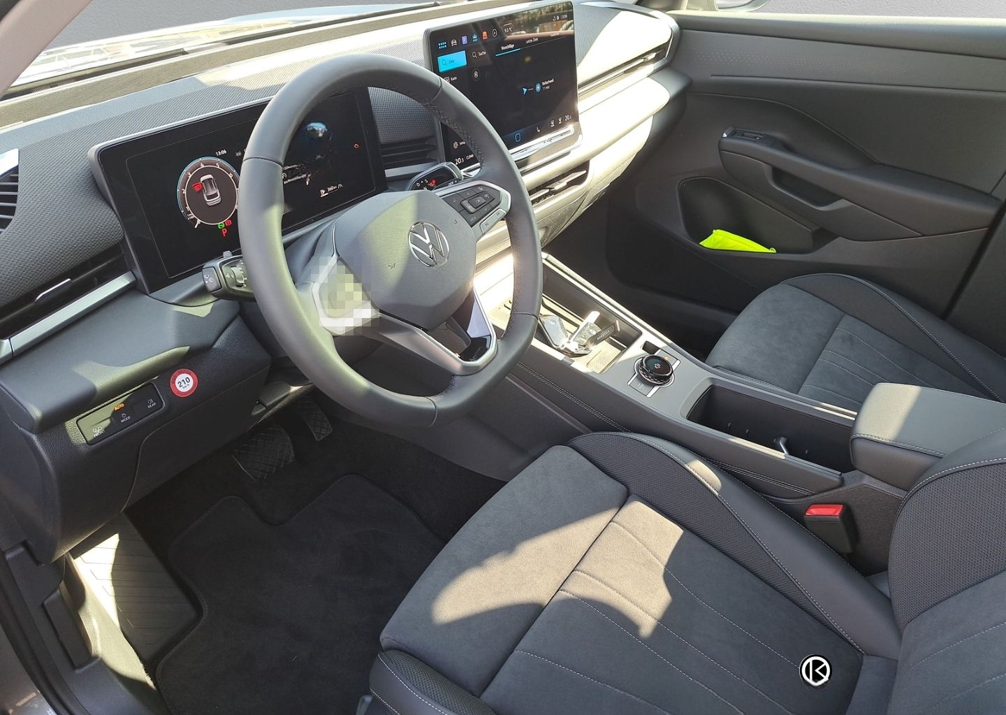 Volkswagen T-Roc 1.5 l eTSI DSG Style HUD El. Panodach Navi foto 9