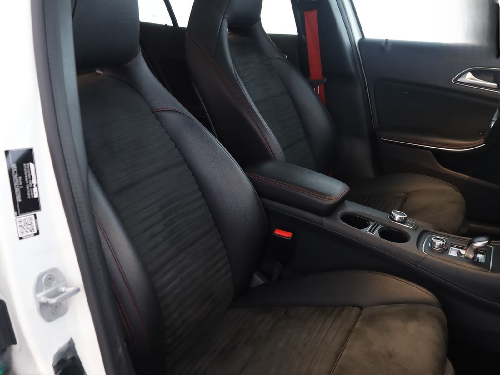 Mercedes-Benz GLA 45 AMG PERFORMANCE 4M PANO,KEYLESS,COMAND foto 11