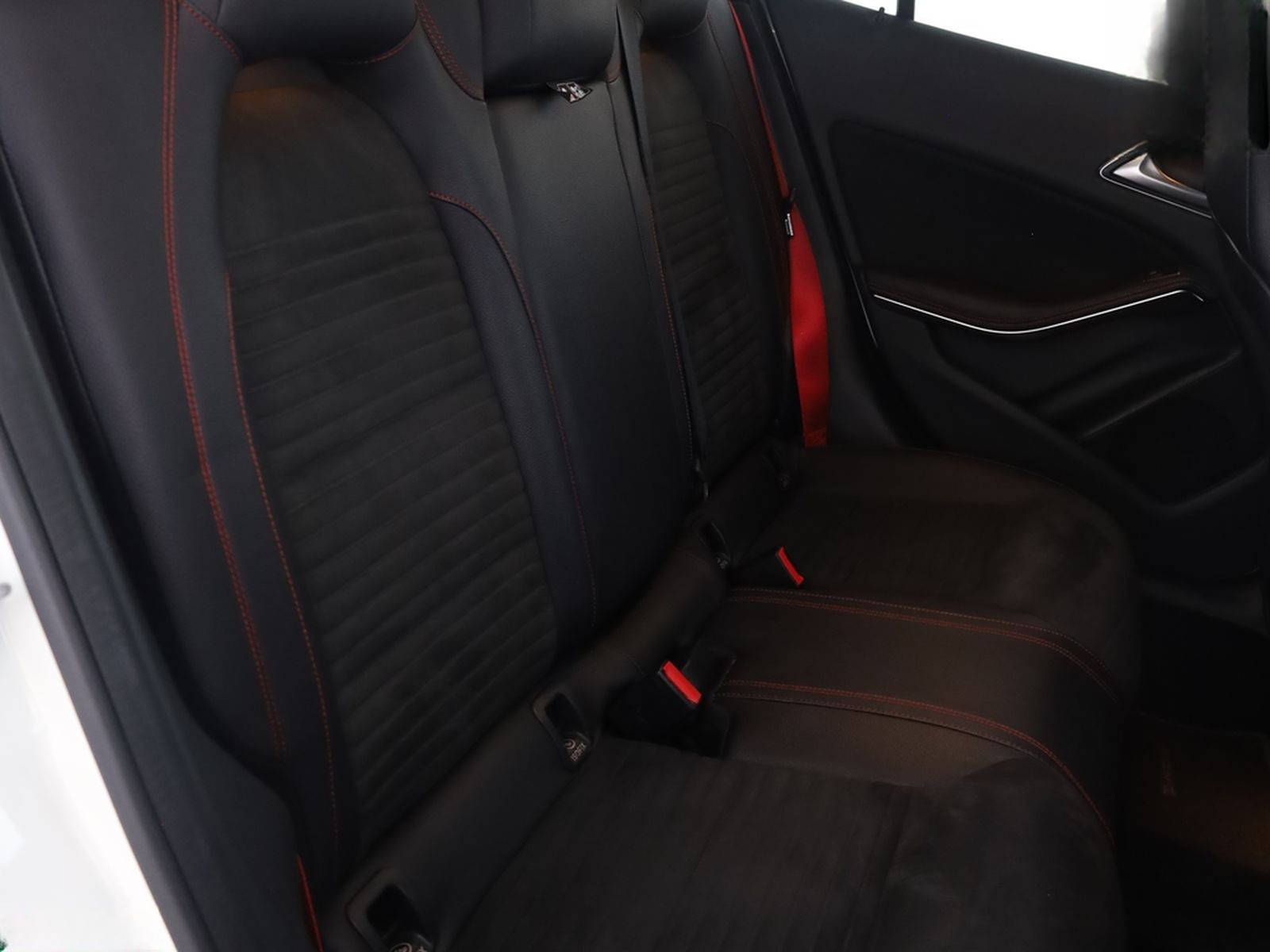 Mercedes-Benz GLA 45 AMG PERFORMANCE 4M PANO,KEYLESS,COMAND foto 12