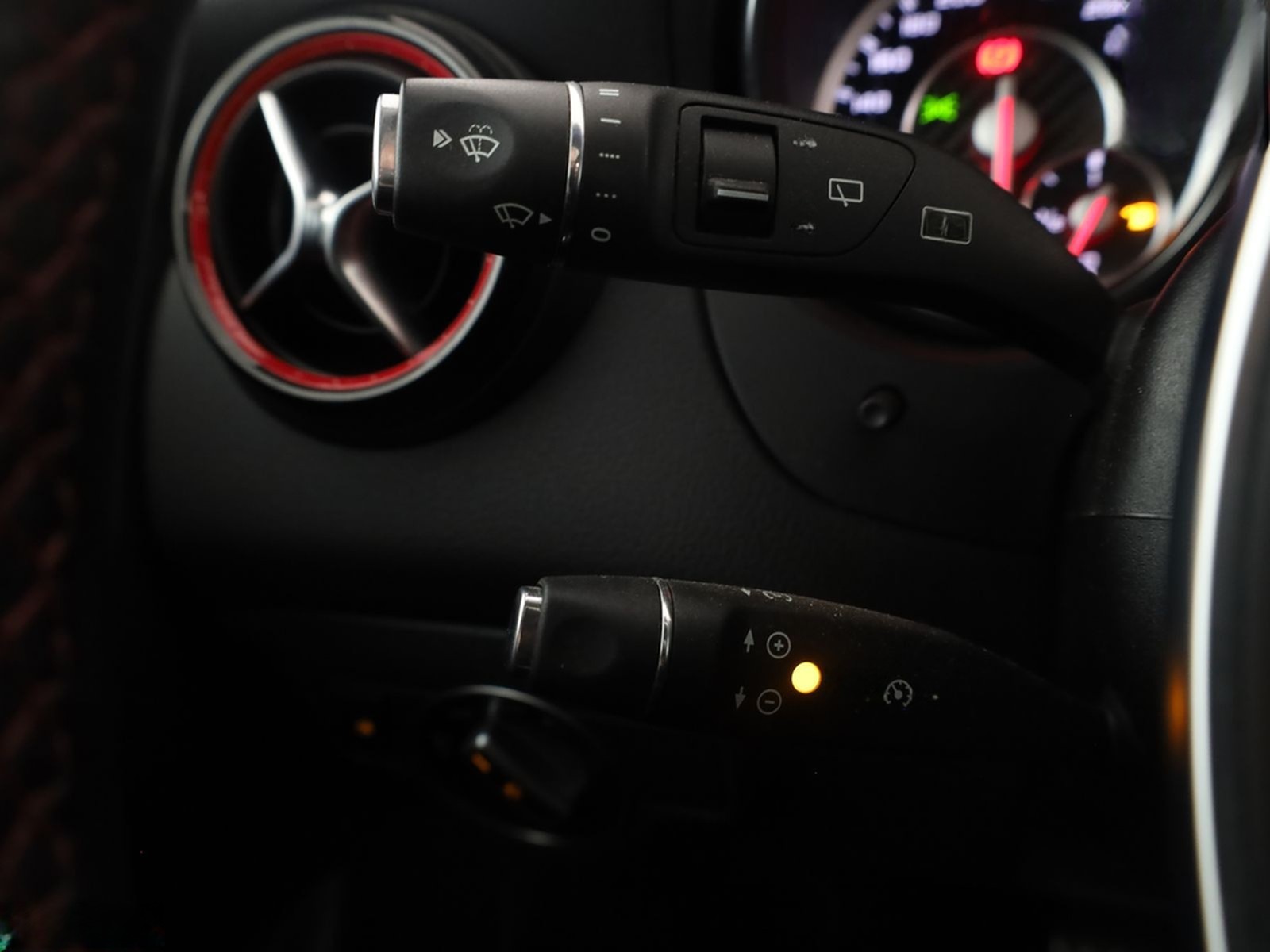 Mercedes-Benz GLA 45 AMG PERFORMANCE 4M PANO,KEYLESS,COMAND foto 15