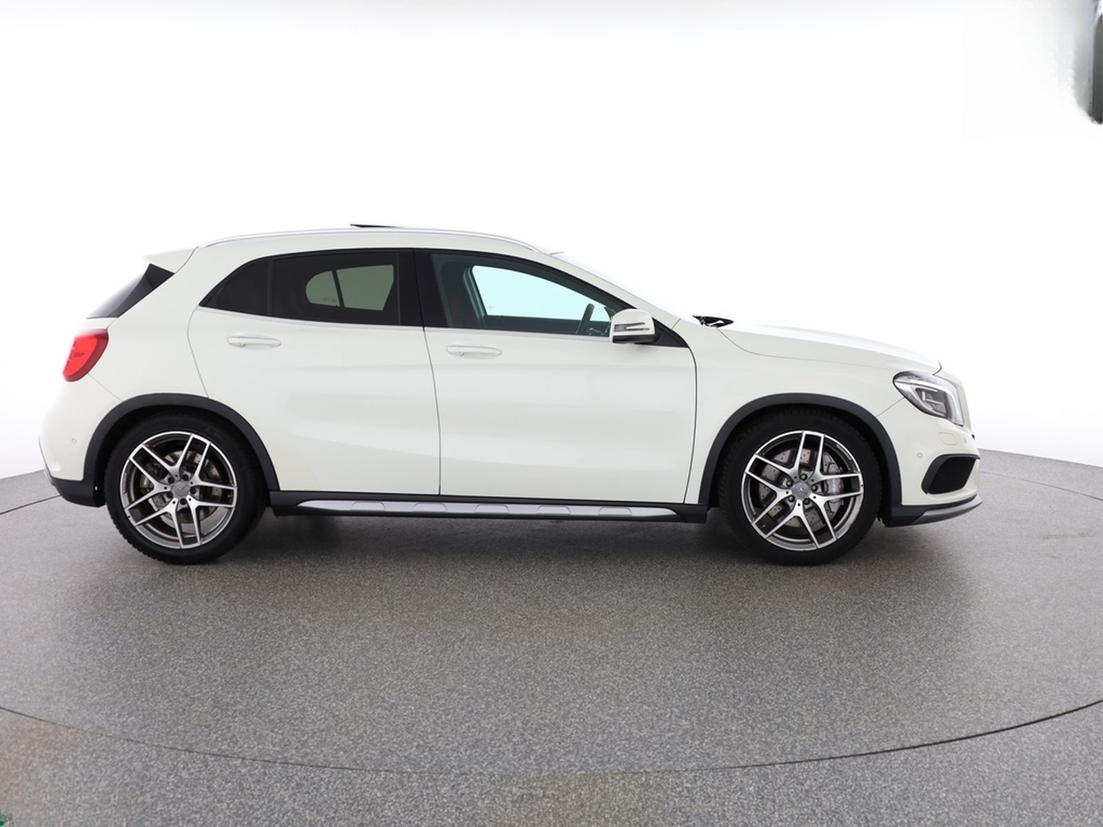 Mercedes-Benz GLA 45 AMG PERFORMANCE 4M PANO,KEYLESS,COMAND foto 6