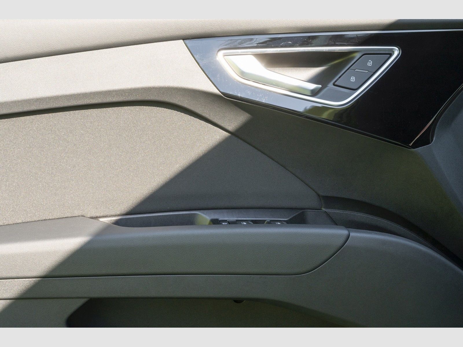 Audi Q4 45 AHK,PDC,LED e-tron foto 15