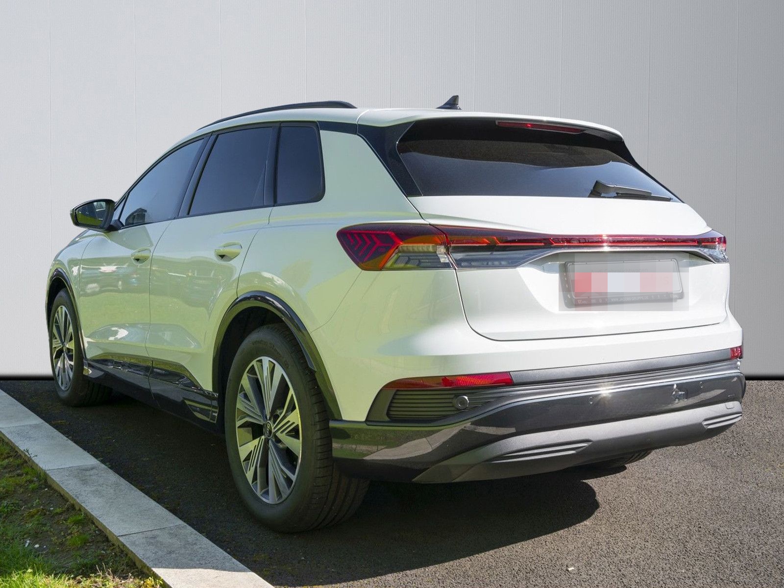 Audi Q4 45 AHK,PDC,LED e-tron foto 4