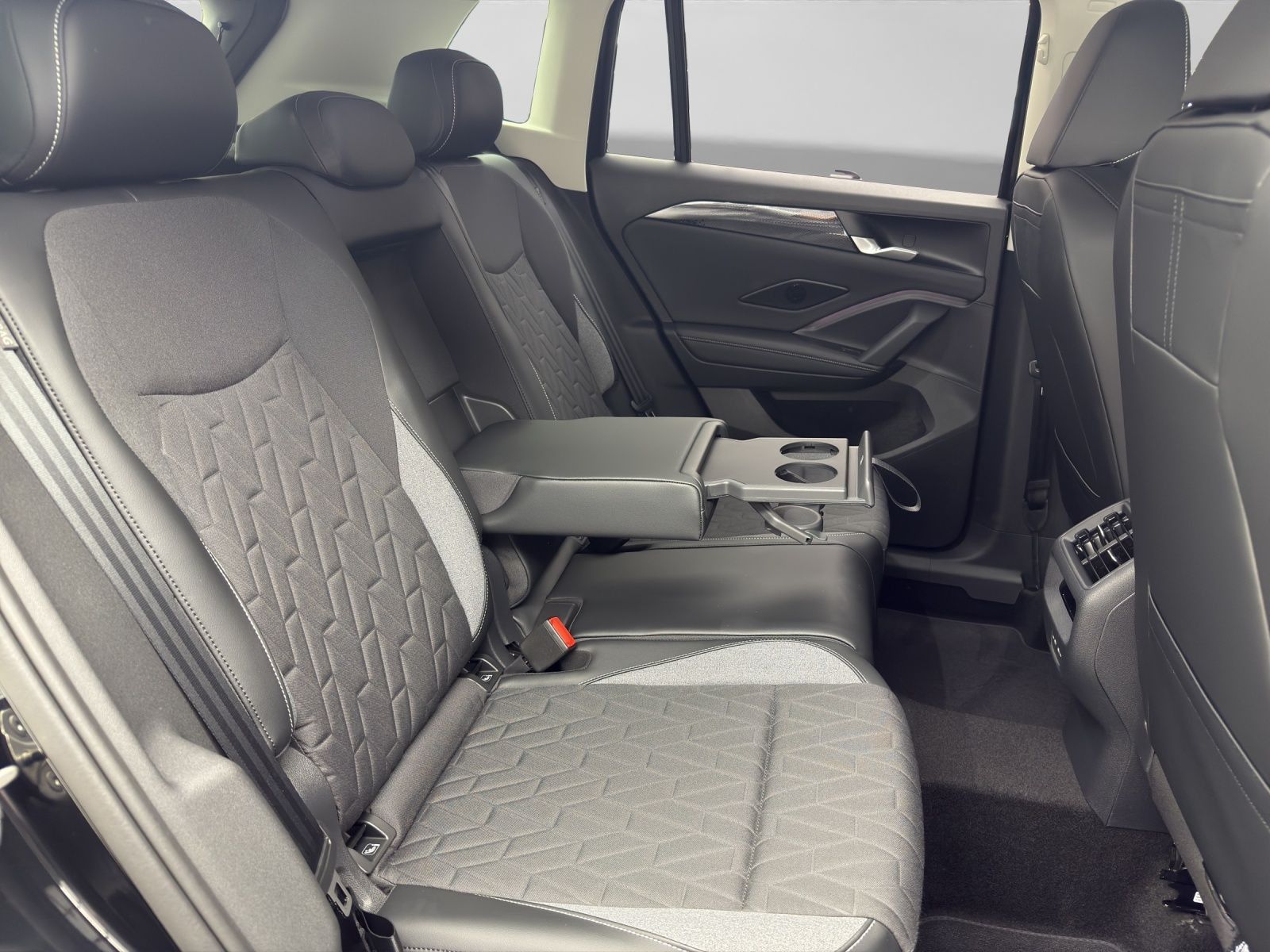 Volkswagen Tiguan 1.5 eTSI DSG ENERGY LIFE AREA VIEW NAVI S foto 6