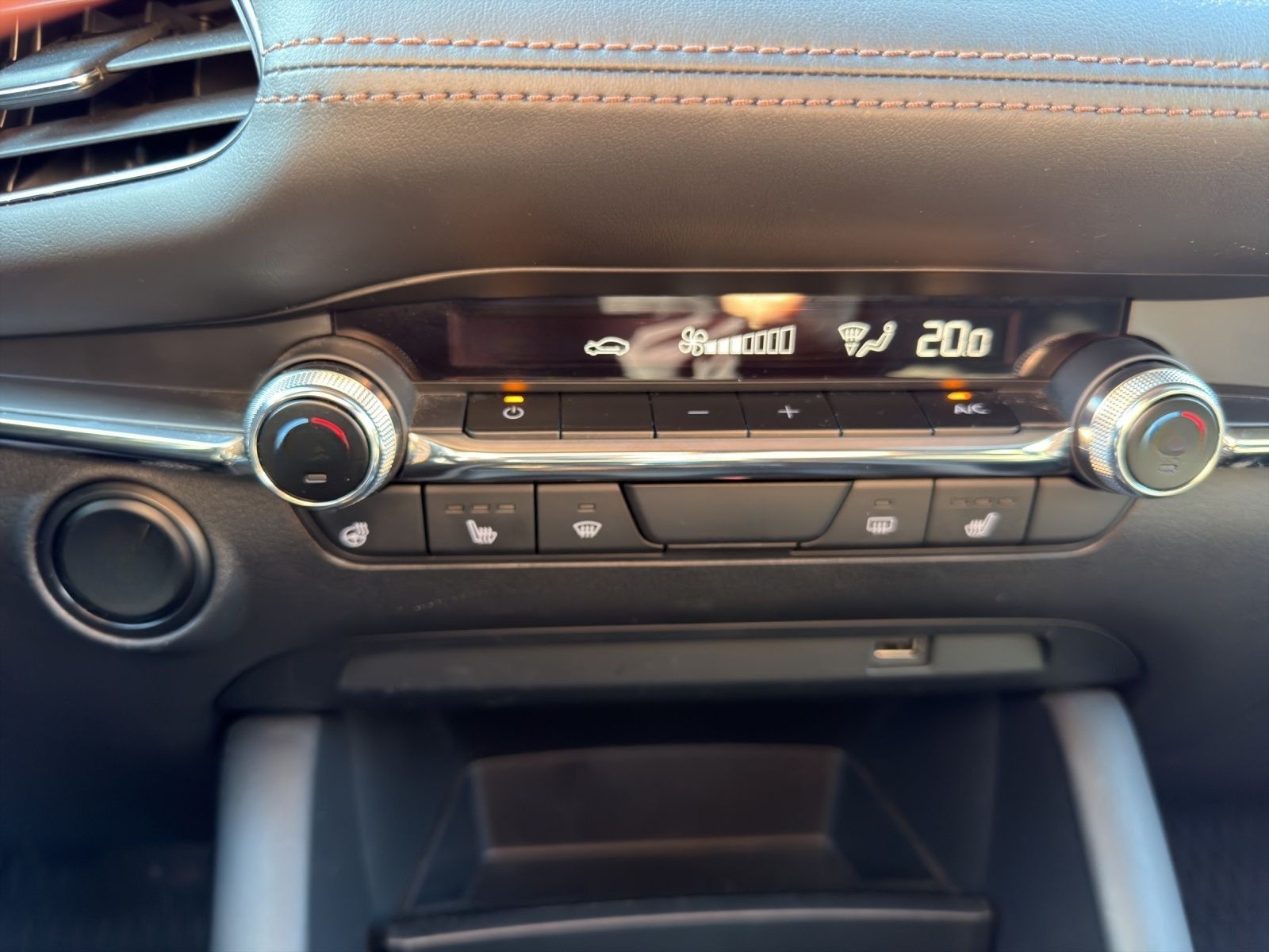 Mazda 3 2.0 SKYACTIV M-Hybrid SELECTION LED LM18 NAVI foto 12