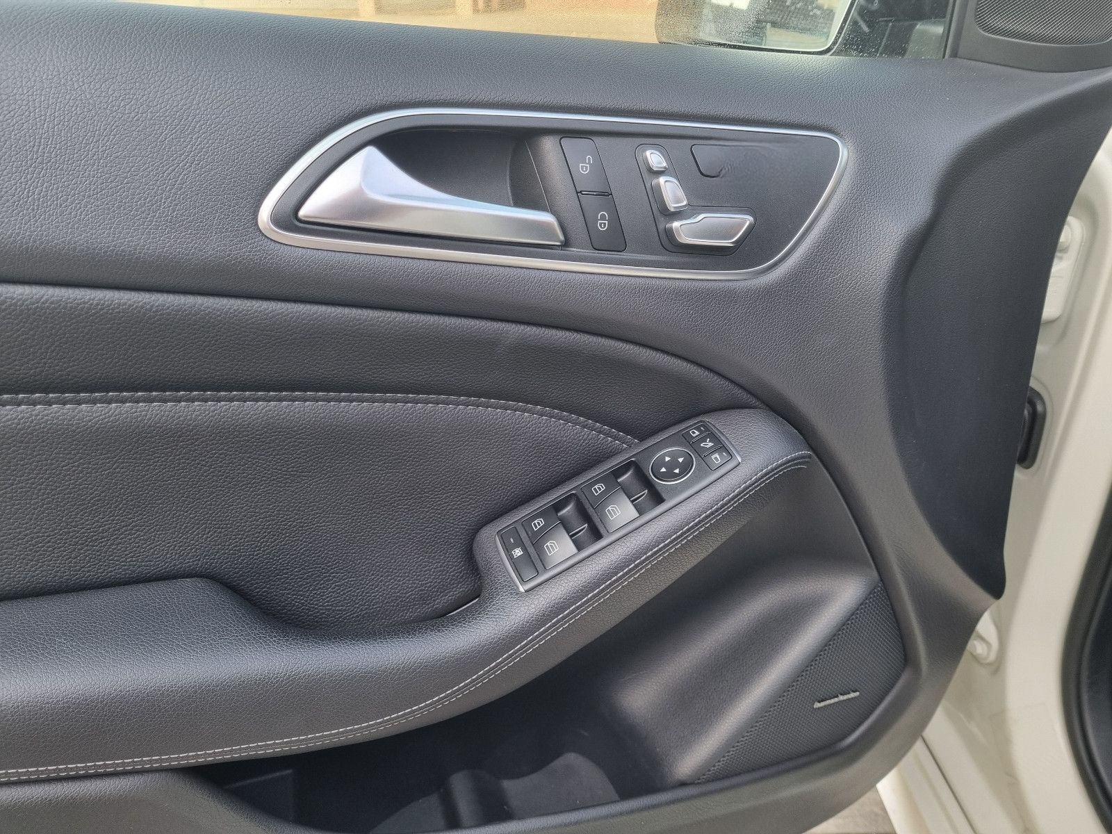 Mercedes-Benz B 220 4Matic AMG Line foto 12