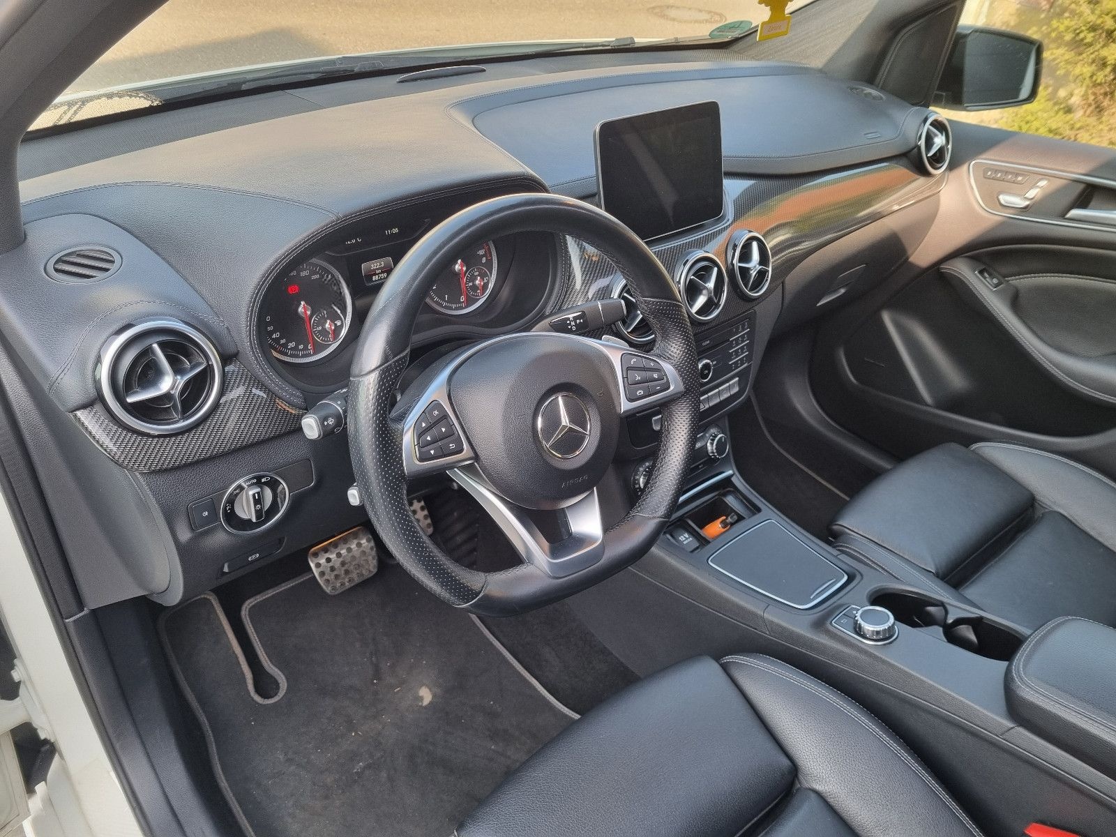 Mercedes-Benz B 220 4Matic AMG Line foto 13