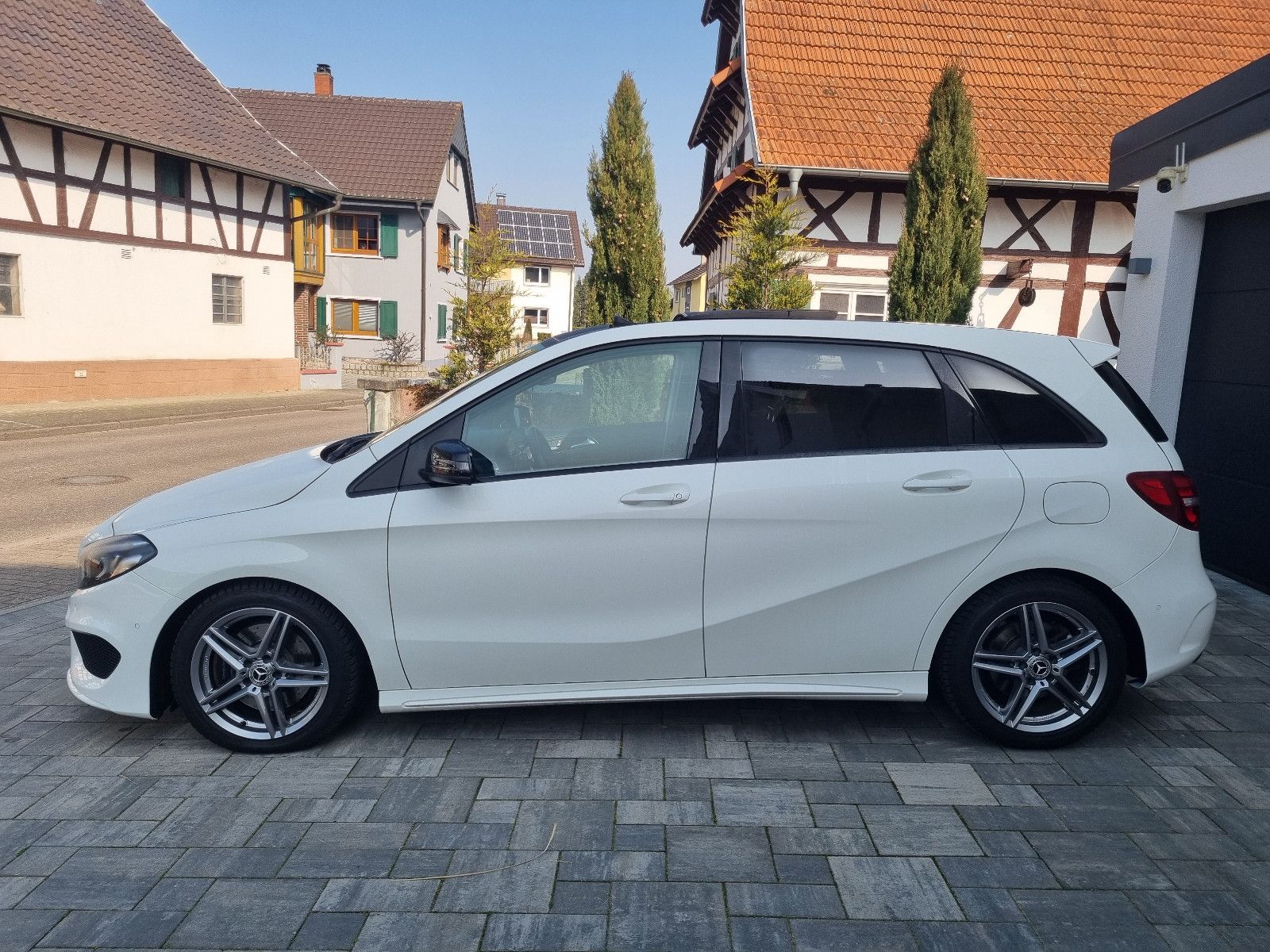 Mercedes-Benz B 220 4Matic AMG Line foto 3