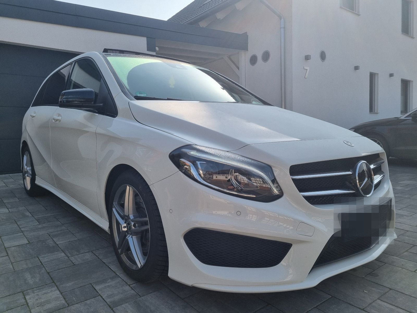Mercedes-Benz B 220 4Matic AMG Line foto 7