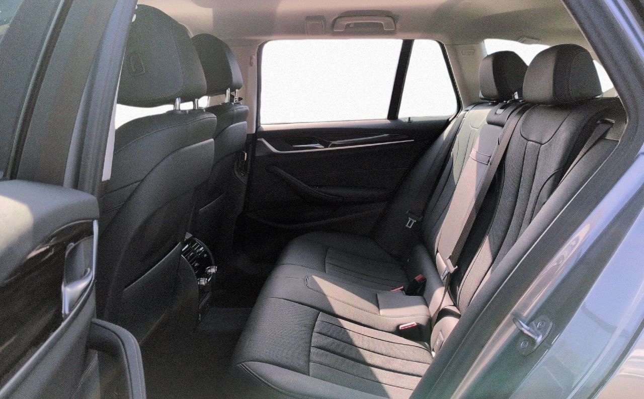 BMW 530i Touring LiveProf,HUD,360°,SpoSi,AHK,HiFi foto 12