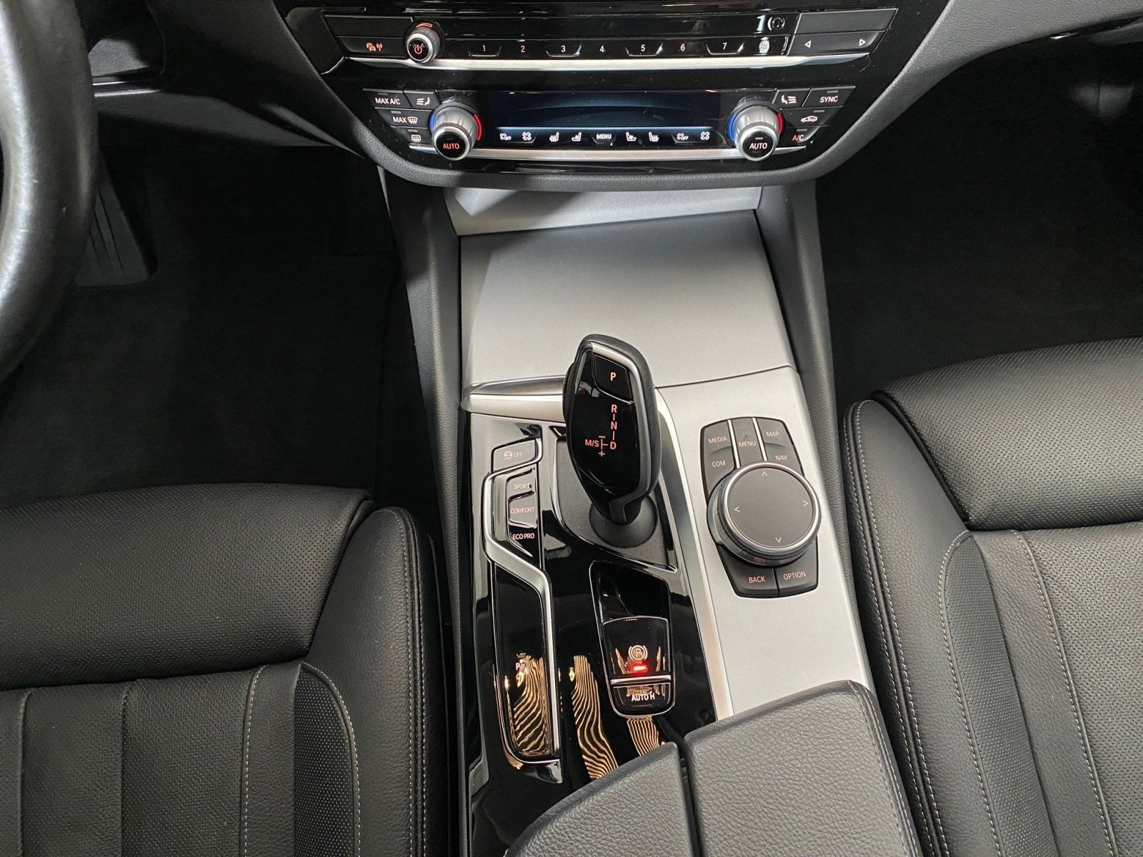 BMW 520d xDrive Limousine LiveCockpitProf Head-Up foto 9