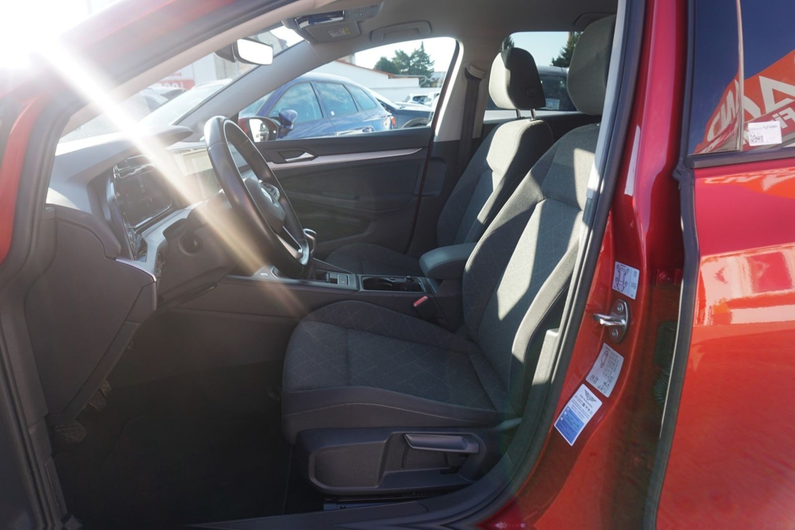 Volkswagen Golf VIII 1.0 Life LED Navi Standheizung ACC DAB foto 11