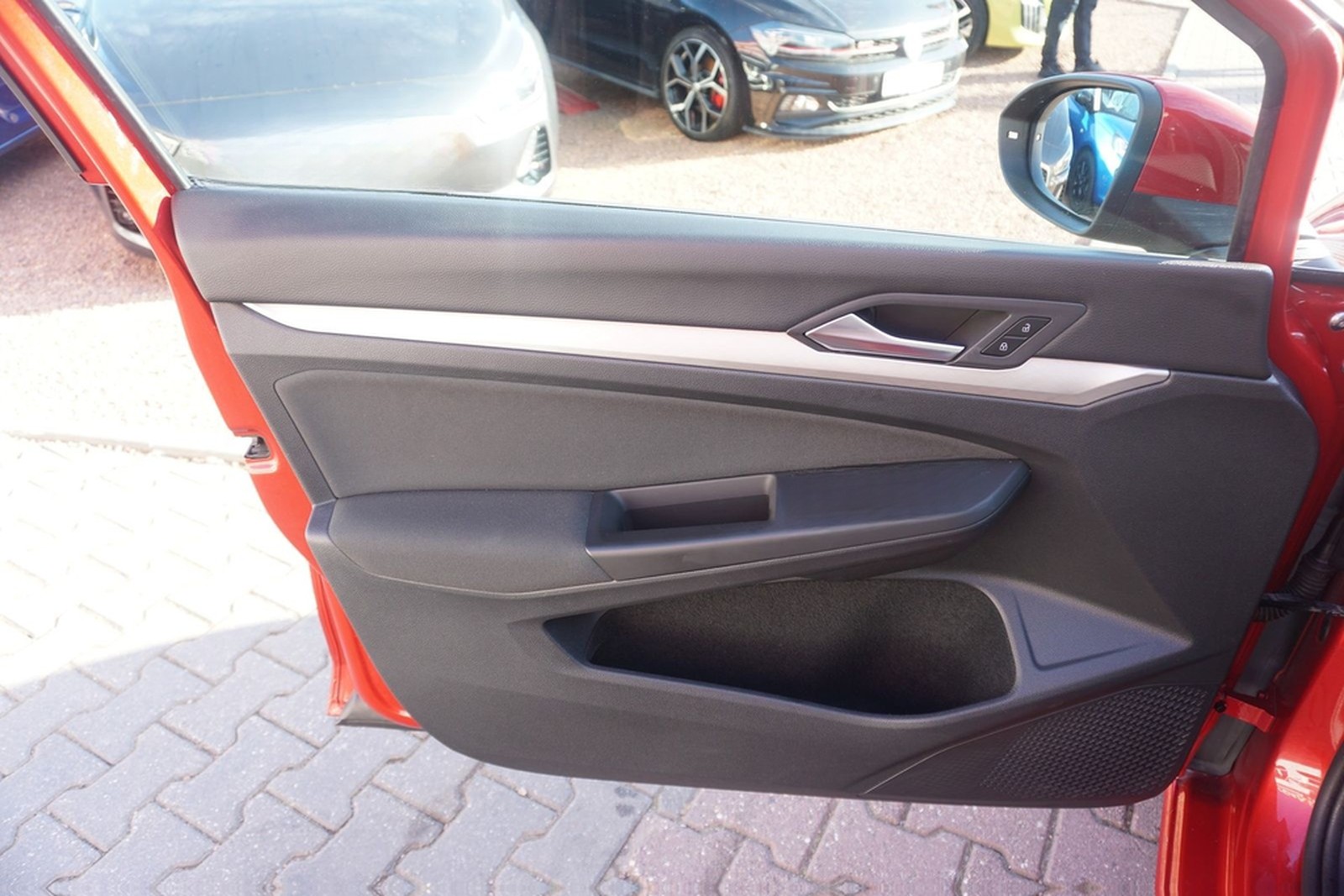 Volkswagen Golf VIII 1.0 Life LED Navi Standheizung ACC DAB foto 36