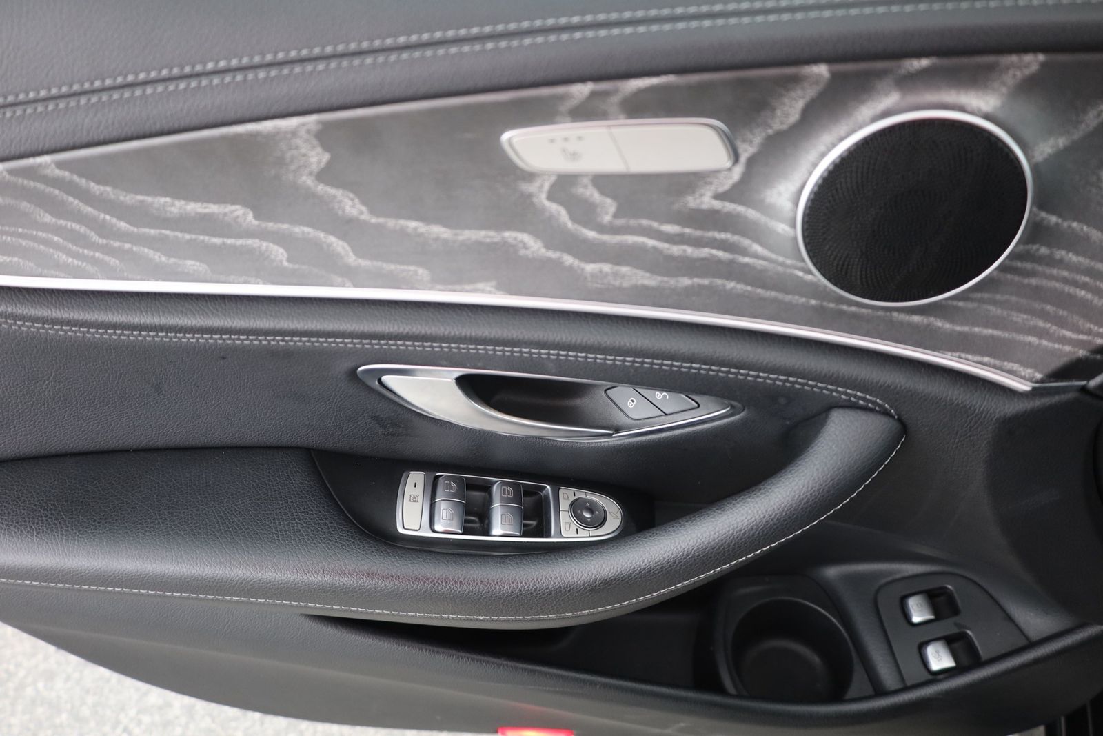 Mercedes-Benz E300 e T AMG Line LED Kamera Standheizung Navi foto 21