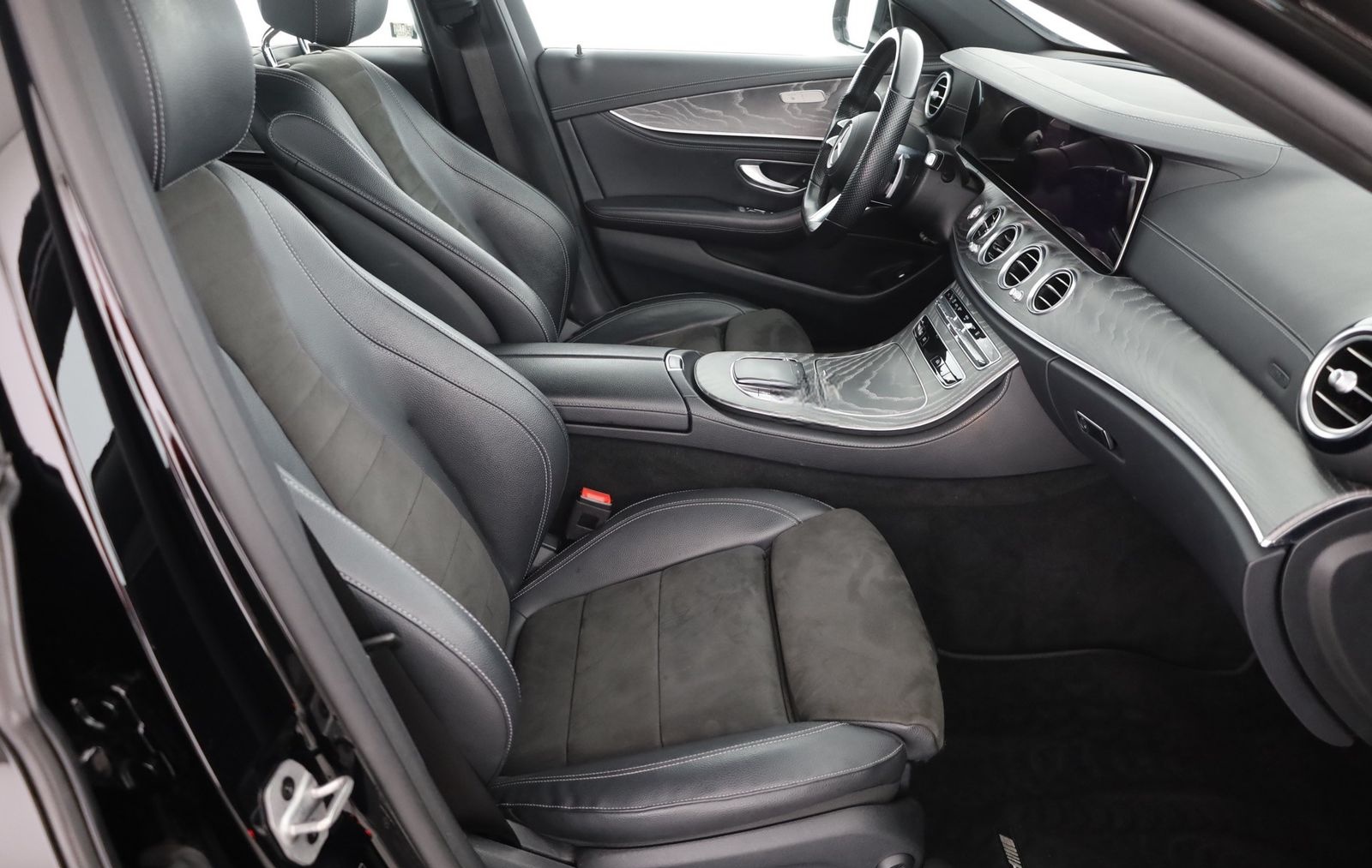 Mercedes-Benz E300 e T AMG Line LED Kamera Standheizung Navi foto 23