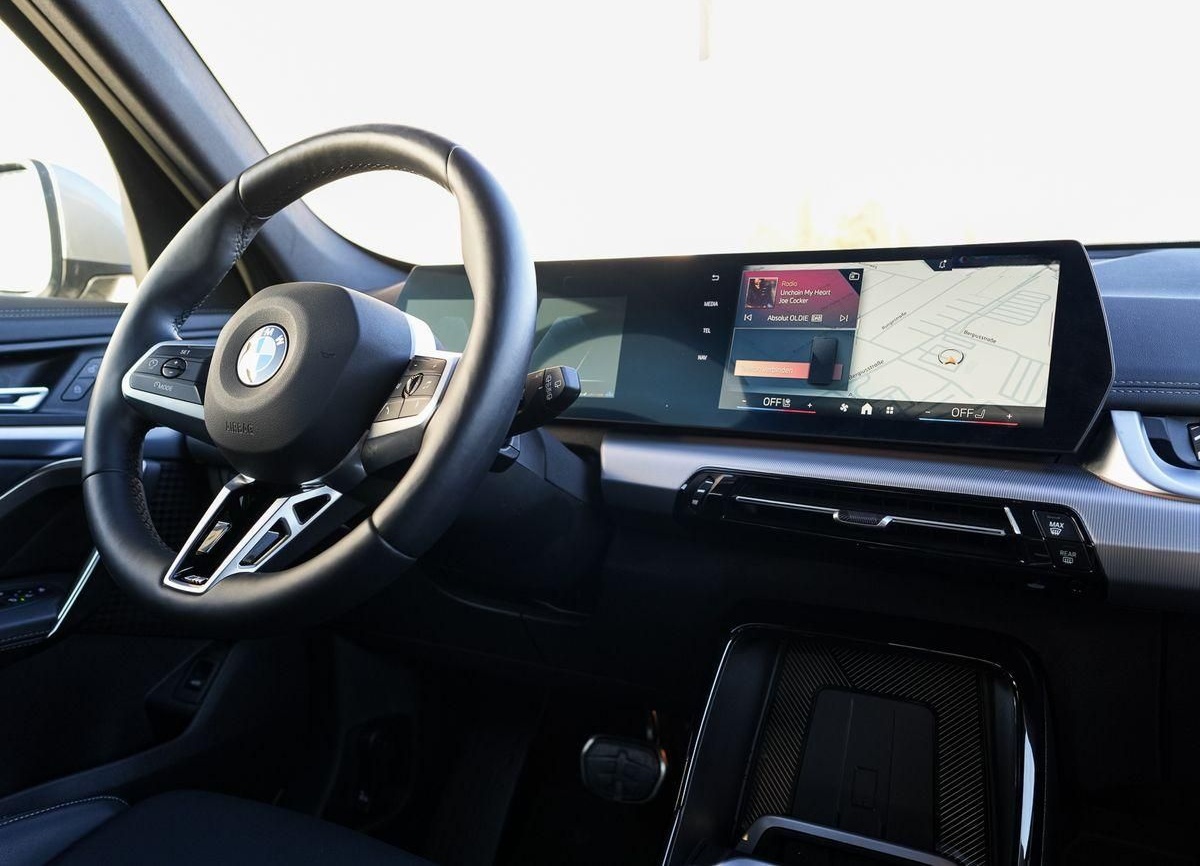 BMW X1 sDrive20i M-Sport 19 AHK PANO KoZg AdLED LRH foto 17