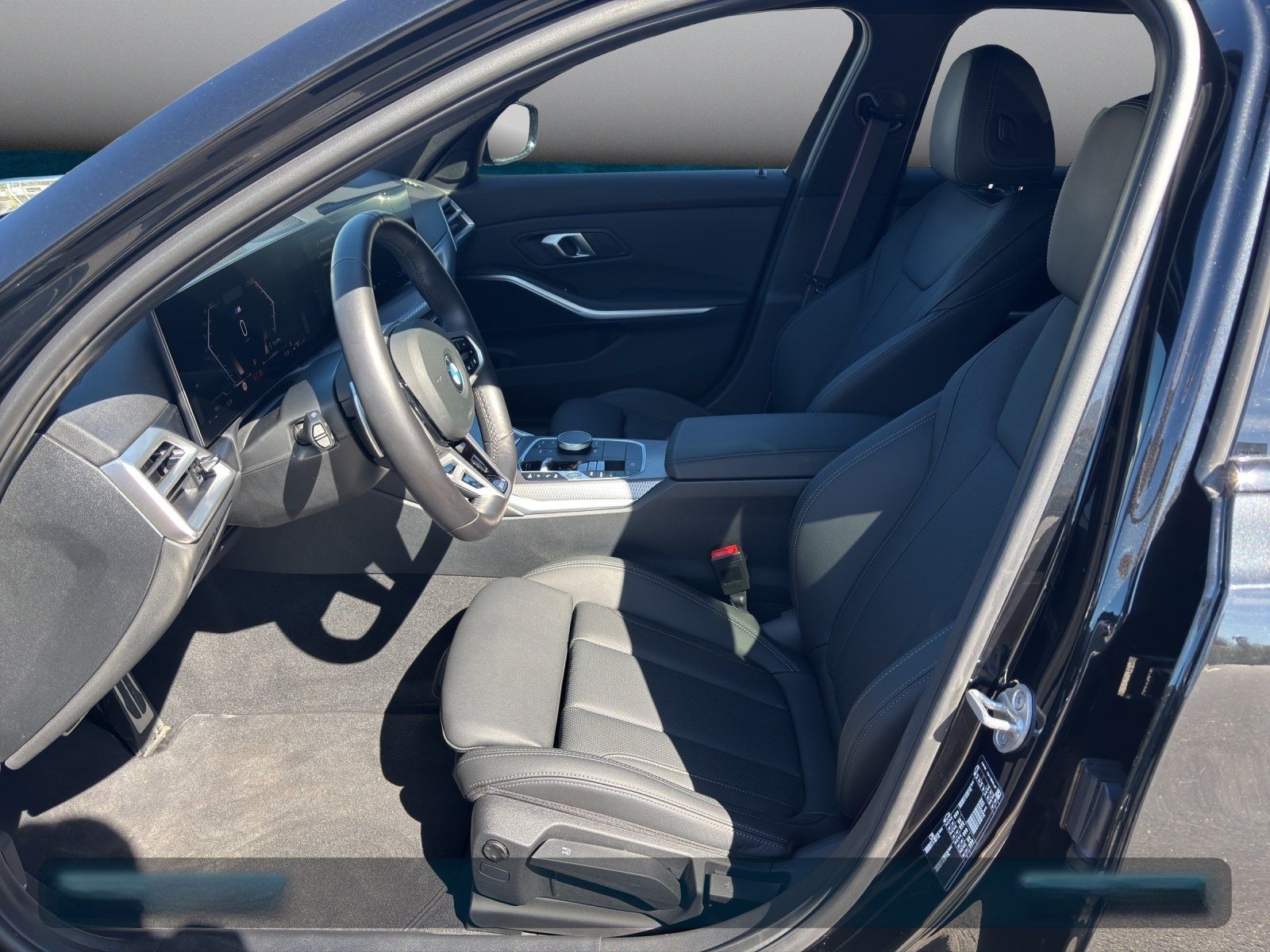 BMW 320i Touring M Sportpaket AHK+Navi+ACC+SHZ+KeyGO foto 12