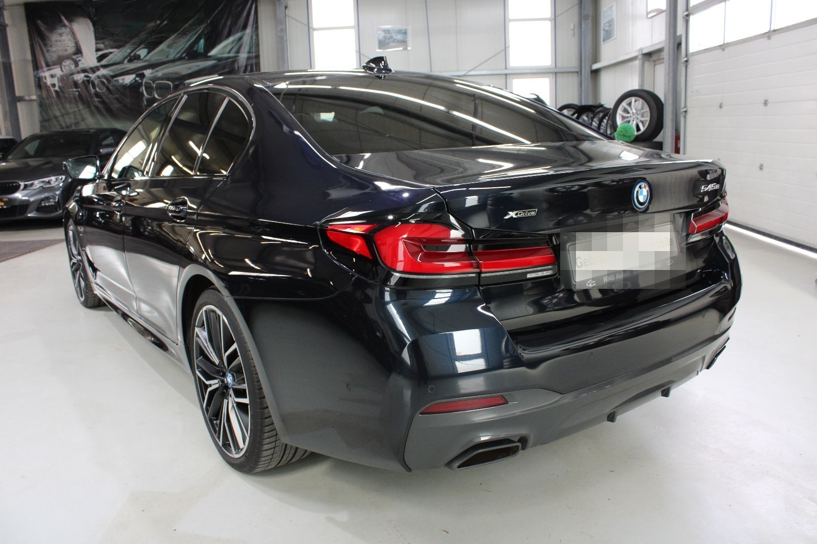 BMW 545e xDrive,Head-Up,SoftCl.360Kamera,H&K foto 3