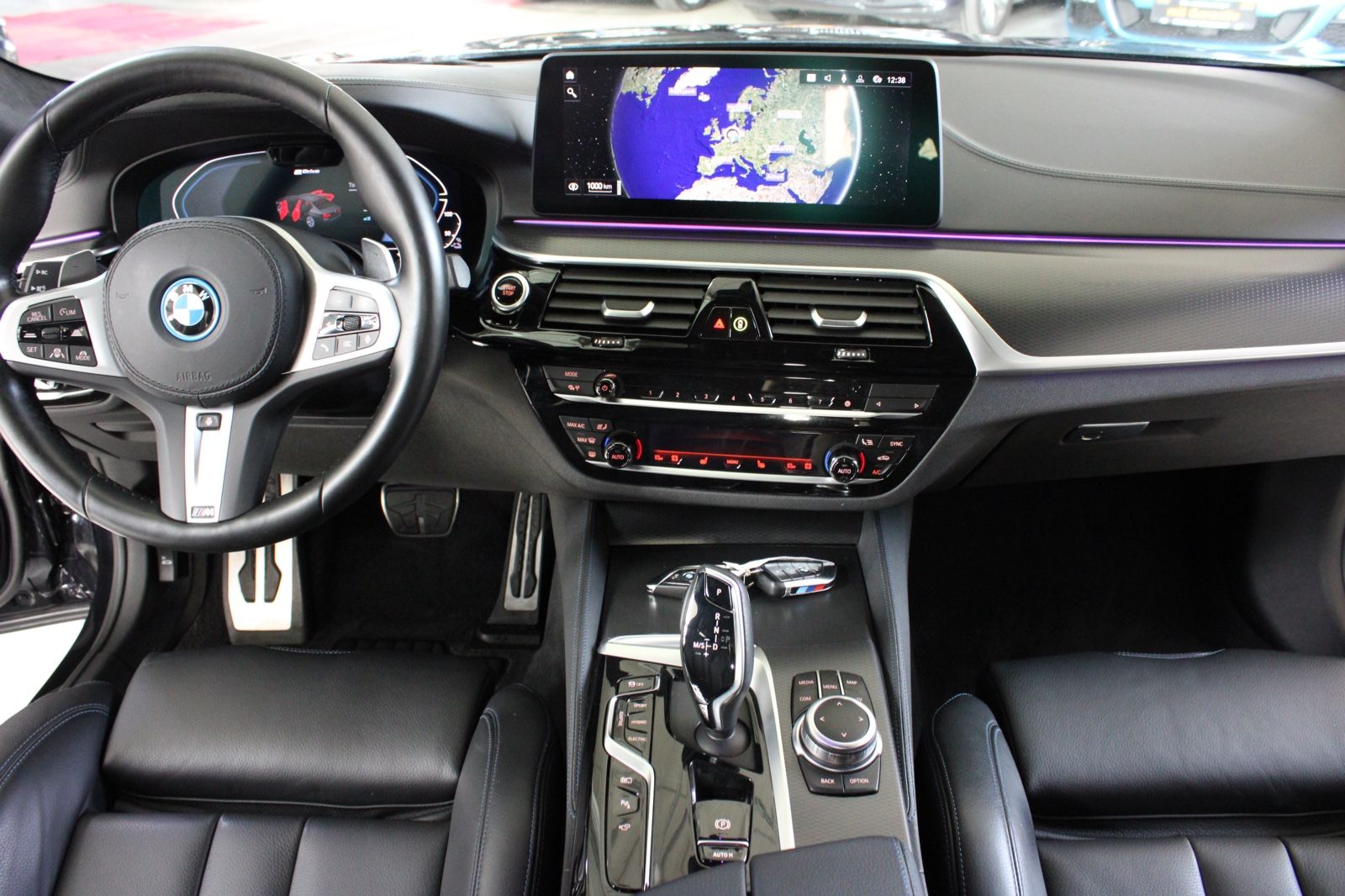 BMW 545e xDrive,Head-Up,SoftCl.360Kamera,H&K foto 6