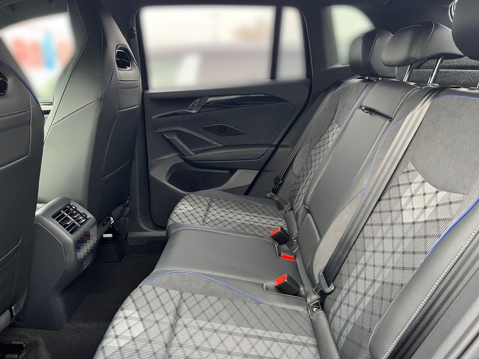 Volkswagen Tiguan R-Line 1.5 eTSI OPF 110 kW (150 PS) DSG foto 12