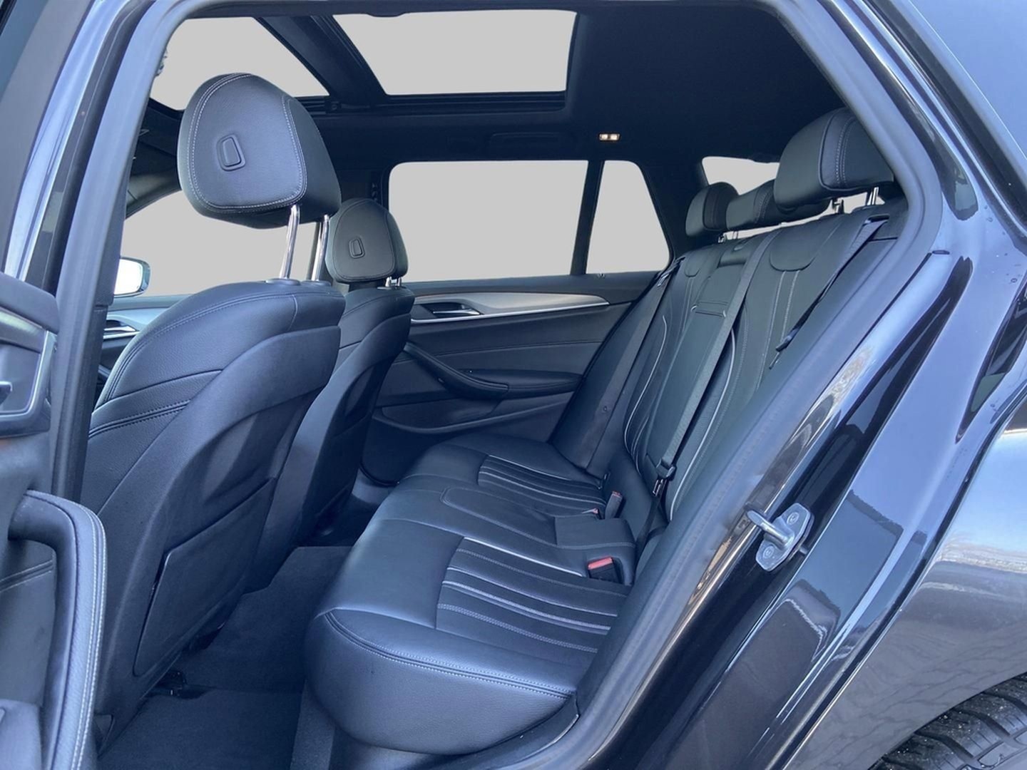 BMW 530 d Touring M Sport HUD AHK Pano Navi DA+ PA foto 8