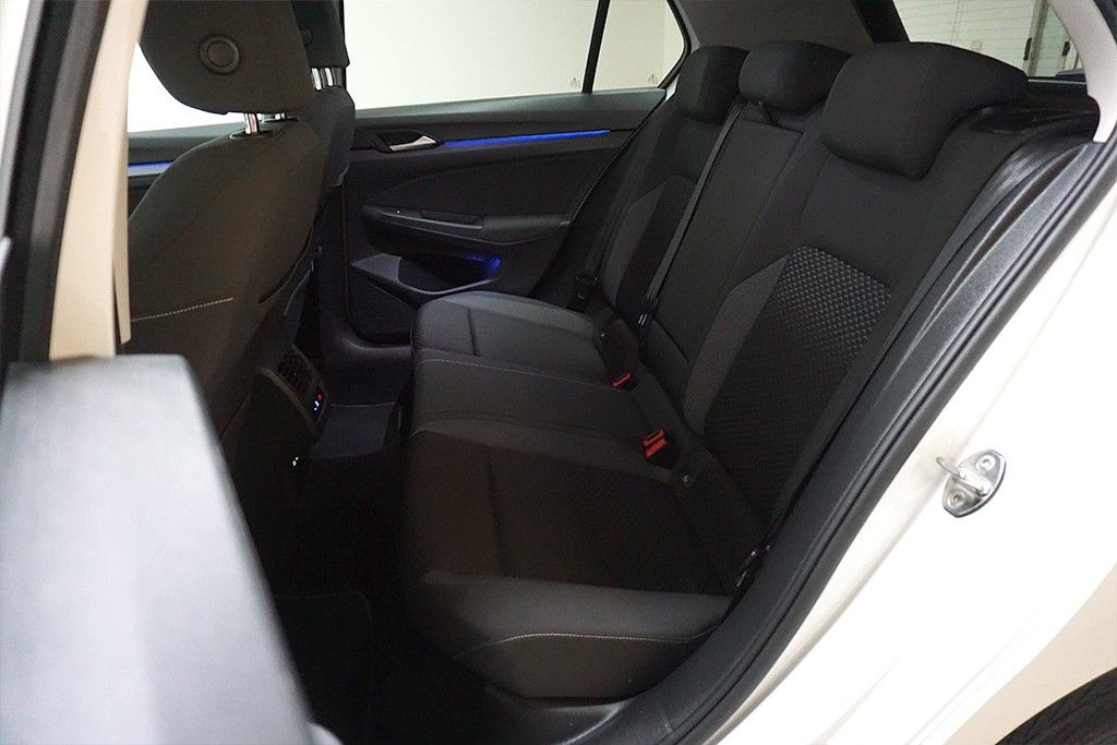 Volkswagen Golf 8 2.0TDI DSG Active Virtual AHK Navi LED foto 12